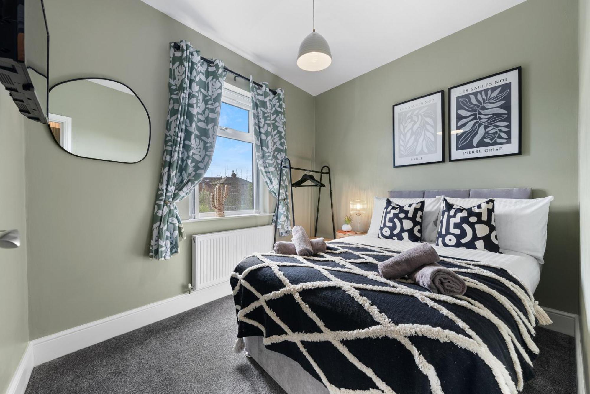 4-Bedroom Stunning Luxe, Spacious & Stylish Design House Bolton, Sleeps 11, With Parking Central Bolton, Links To Manchester, Pet-Friendly, Best For Groups! Work Contractors And Summer Special Offer! - By Blue Puffin Stays Farnworth Exterior foto