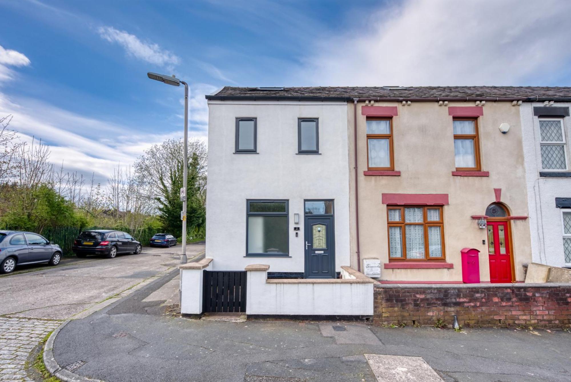 4-Bedroom Stunning Luxe, Spacious & Stylish Design House Bolton, Sleeps 11, With Parking Central Bolton, Links To Manchester, Pet-Friendly, Best For Groups! Work Contractors And Summer Special Offer! - By Blue Puffin Stays Farnworth Exterior foto